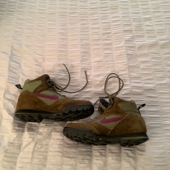 Vintage Nike Hiking Boot Shoe. Green Suede & Purple  Womens 8.5 EUC - Picture 6 of 8